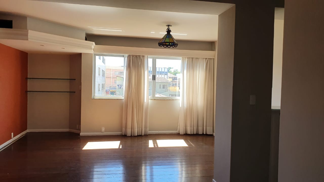 VENDO EXCELENTE CASA NO BAIRRO SANTA RITA DE CÁSSIA