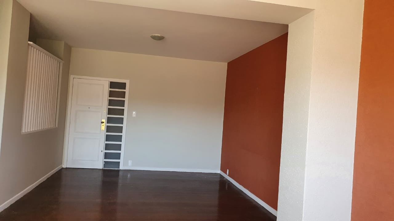 VENDO EXCELENTE CASA NO BAIRRO SANTA RITA DE CÁSSIA